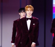 [포토] NCT127 정우 '서울남자의 수줍은 미소'(sbs가요대전)