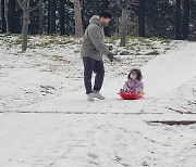 아빠와 함께 썰매 타기