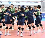 X-마스엔 3-0 승리를…GS칼텍스, '28점 실바' 앞세워 도로공사 격침