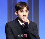 [포토]인사말하는 동방신기 최강창민