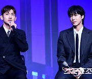 동방신기 "'주문'이 가장 우리 같은 곡, '더 웨이 유 아'는 30대가 된 저희의 선물"