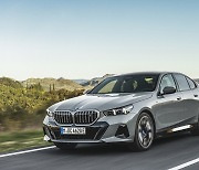 BMW 뉴 i5, ‘2023 자동차 안전도 평가’ 최우수 차량 선정