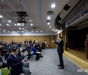 김대중재단 강북지회 출범식서 축사하는 이낙연