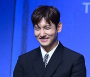 동방신기 최강창민, 연이은 칭찬에 수줍은 미소 [SE★포토]