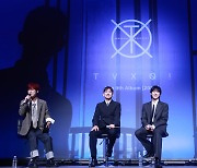 동방신기 “라이즈, 점프력 달라 숨도 안 차더라”