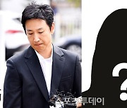 '이선균 공갈·협박 혐의' 20대女, 법원 불출석…유흥업소 실장 윗집 거주