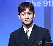 최강창민, 강렬한 눈빛