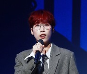 동방신기 기자회견 진행 맡은 재재