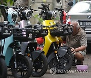 INDONESIA TRANSPORT ELECTRIC SCOOTERS