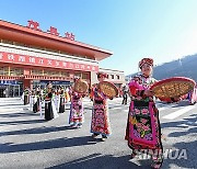 Xinhua Headlines-Yearender: China's high-speed rail journey on faster track in 2023