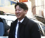 탈당 선언 후 밝은 표정의 이준석