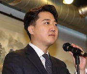 이준석 국힘 탈당 “총선 전 재결합 없을것…이제 한동훈과 경쟁”