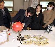 24년째 매년 전주시에…어김없이 찾아온 '얼굴 없는 천사'