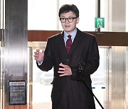 한동훈 “민주당은 검사 사칭한 분 왜 모시나”…이재명 저격