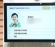 故 이선균 비보에 침통한 빈소 ‘상주에 이름 올린 아내 전혜진’