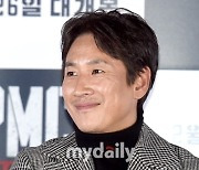 "韓 연예계, 위대한 재능 잃었다"…이선균 사망에 '파친코' 이민진 작가·수현·장성규 등 추모 [종합]