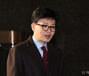 한동훈 “野, 검사 그리 싫은데 왜 검사 사칭한 분 절대존엄으로 모시나”