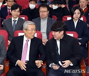 이준석, 오늘 국민의힘 탈당 후 창당 돌입…영향력엔 '회의론'