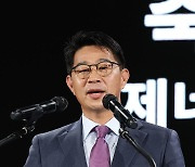 축사하는 송민규 제네시스 부사장