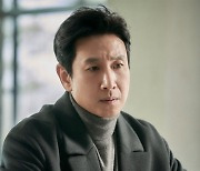 "이선균 죽음은 사회적 타살" 충격 휩싸인 영화계