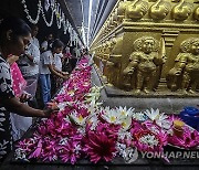 SRI LANKA BELIEF BUDDHISM