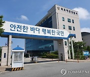 어선 뒤집혀 1명 사망·5명 구조…승선원 허위기재 조사(종합2보)