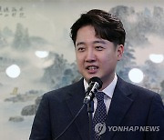 [속보] 이준석, 국민의힘 탈당…"보름달은 지고, 초승달은 차오른다"