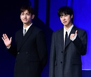 동방신기, 20주년 키워드는 '푸른 불꽃·와인·성실'…2세대 아이돌이 5세대까지 살아남은 법[TEN피플]