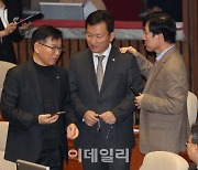 [포토]본회의, '대화하는 이양수-김형동-하태경'