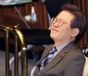 [포토]'얼굴 찡그린 이재명 대표'