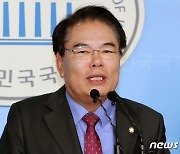 국회 신임 사무총장에 3선 의원 출신 백재현 선출