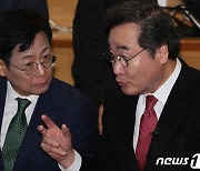 대화하는 이낙연 전 총리·최성 전 시장