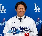 '역대 MLB 투수 최고액' 야마모토, LAD 공식 입단