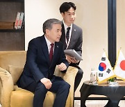 초계기 갈등 5년만에... 韓日국방 “재발방지책 마련, 대북협력”