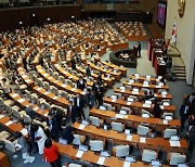 김건희 특검법 국회 통과...총선 앞두고 여야 격랑 속으로