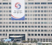 [속보] 軍 정신교육 교재 '독도=분쟁지' 논란…국방부 "전량 회수"