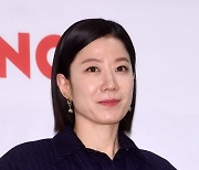 故이선균 아내 전혜진 출연 '크로스' 개봉 연기 [공식]