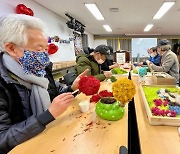 “닫힌 방에서 나와 세상을 향해 노크합니다”