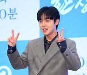 박지훈 ‘애교브이’