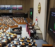 정당현수막, 읍면동별 2개씩만 가능…옥외광고물법 국회 통과