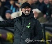 "축구 안해봤어? 미친거야?!"…클롭, 판정에 또 극대노→"규정 똑바로 읽어라"