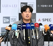 손혁 단장 만난 류현진…내년 행선지 결정 '한화 복귀'도 고려될까