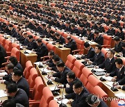 김정은, 전원회의서 '전쟁준비 완성 박차' 전투과업 제시