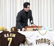 MLB닷컴 "이정후 영입에도 구멍 많은 SF, 김하성 고려해야"