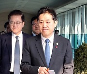 굳은 표정의 김주현 금융위원장