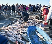 CHINA-JILIN-SONGYUAN-WINTER FISHING (CN)