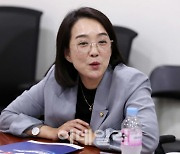 민주당 "정부가 공공요금 인상으로 물가 자극"