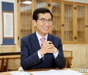 윤건영 충북교육감 "상수공생(相修共生) 자세로 학생 키우겠다"[신년 인터뷰]