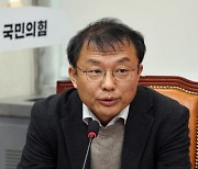 발언하는 민경우 비대위원