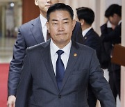 신원식 "북한 영변 경수로 내년 여름께 정상가동될 것"